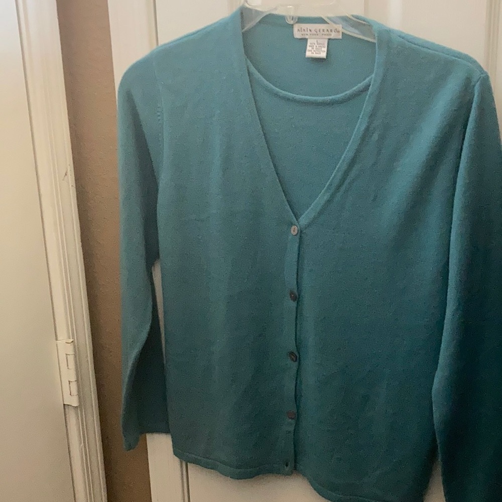 FINAL MARKDOWN Ladies’ Alain Gerard Sweater (L)